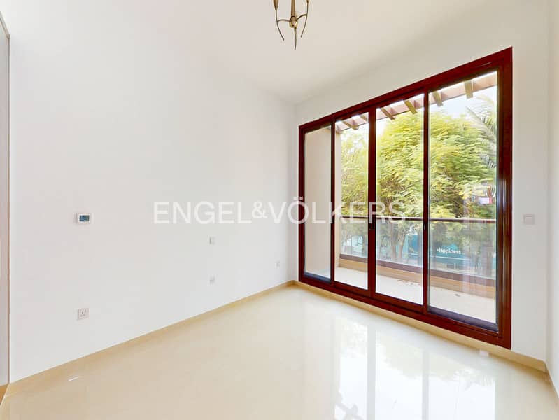 Pool And Skyline View | Vacant | Rare | Spacious - Image 19