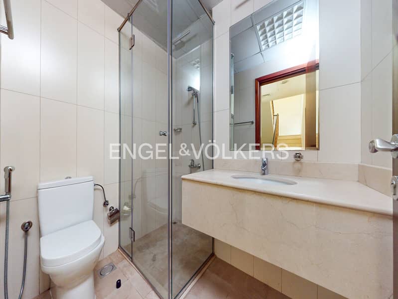 Pool And Skyline View | Vacant | Rare | Spacious - Image 20