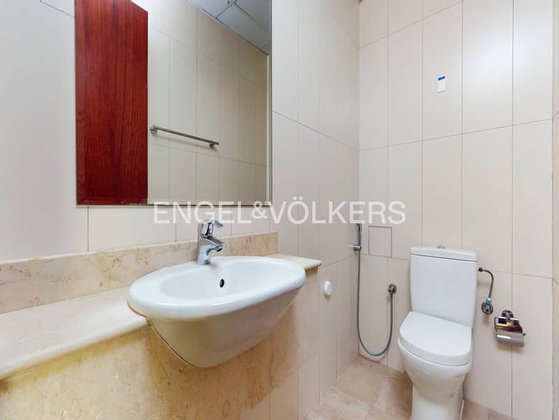 Pool And Skyline View | Vacant | Rare | Spacious - Image 22