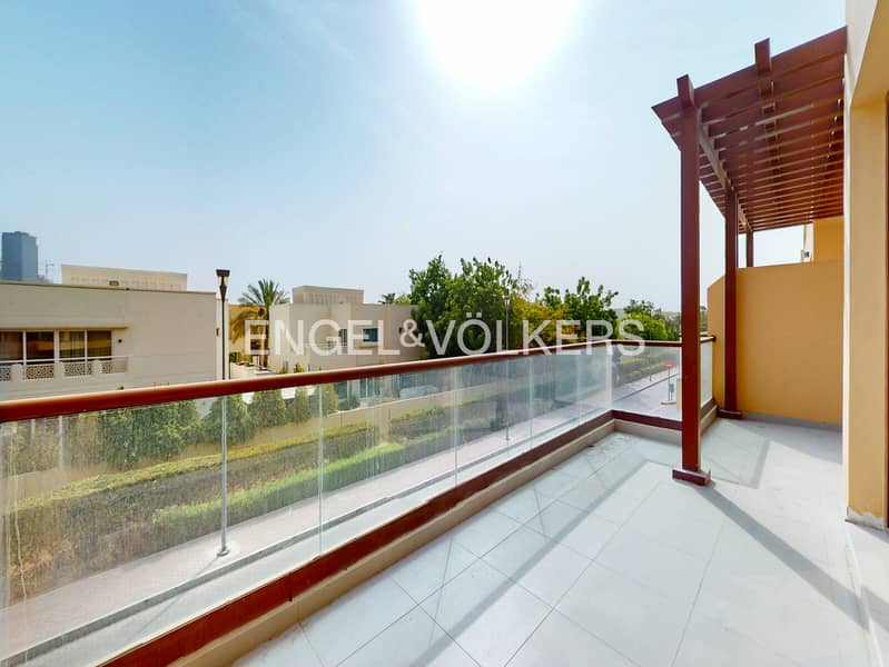 Pool And Skyline View | Vacant | Rare | Spacious - Image 26