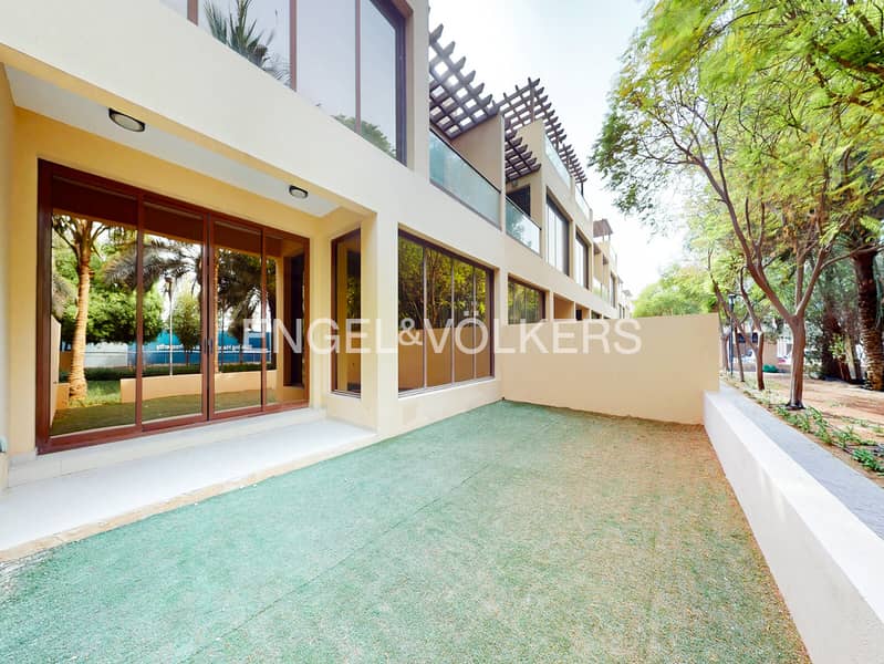 Pool And Skyline View | Vacant | Rare | Spacious - Image 29