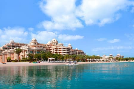 4 Bedroom Apartment for Sale in Palm Jumeirah, Dubai - 4BR Upscale Living| Unique Layout| Palm View