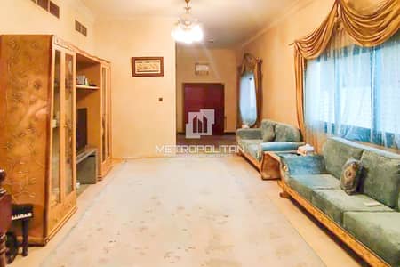 4 Bedroom Villa for Sale in Jumeirah, Dubai - 4Bed Spacious Villa |Close To Sea | Prime Location
