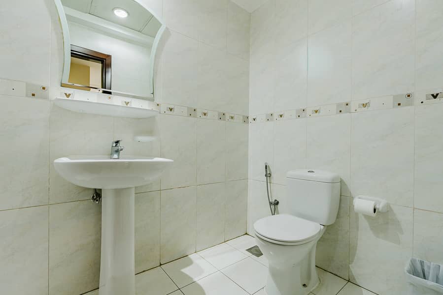 03 Days Winter Sale | No commission | Spacious | Free Parking | Bills Incl - Image 40