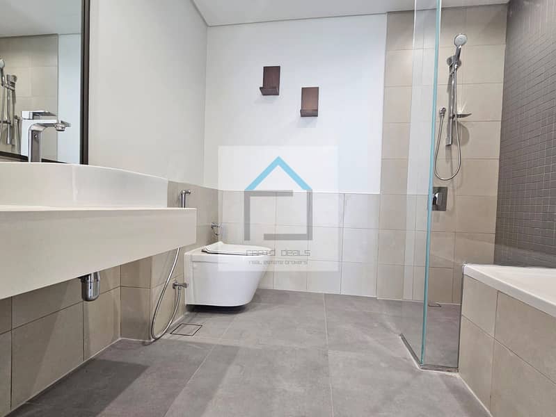 3BR on High Floor with Full Frame and Sea Views - Image 13