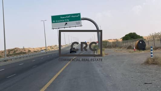 ارض صناعية  للبيع في المدام، الشارقة - أراضي سكن عمال وصناعية للبيع في بوابة القاسمية الشارقة تملك حر