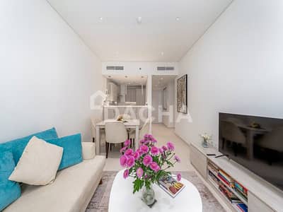 2 Bedroom Apartment for Rent in Palm Jumeirah, Dubai - Cozy and Bright | Unique Decor | Fully Furnished