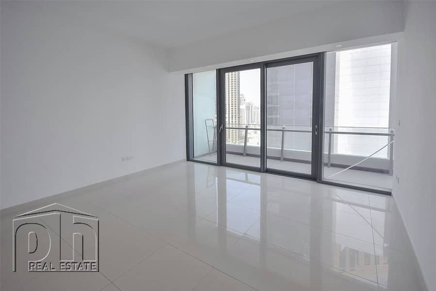 Bright spacious 1 bed in heart of the marina
