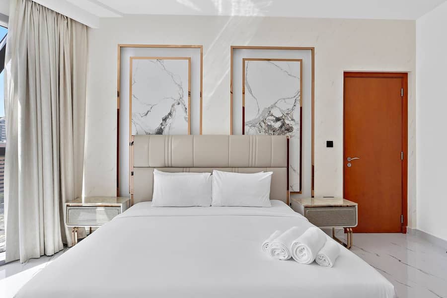 LAVISH & LUXURIOUS 2 BEDROOM | FULLY UPGRADED | PRIME LOCATION