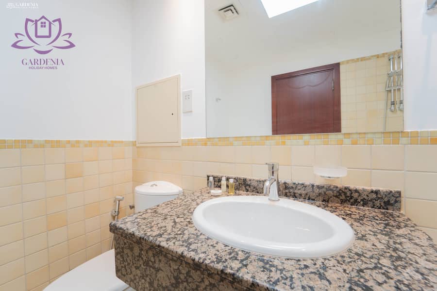 5 Bath 2 1. jpg