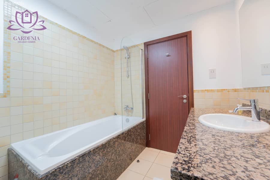 6 Bath 1 1. jpg