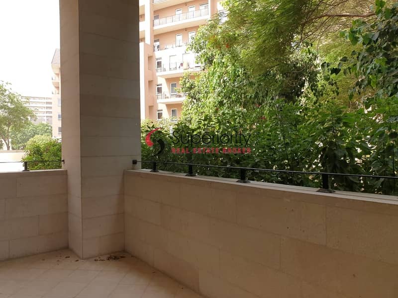 Large 1BR with big terrace on the ground floor