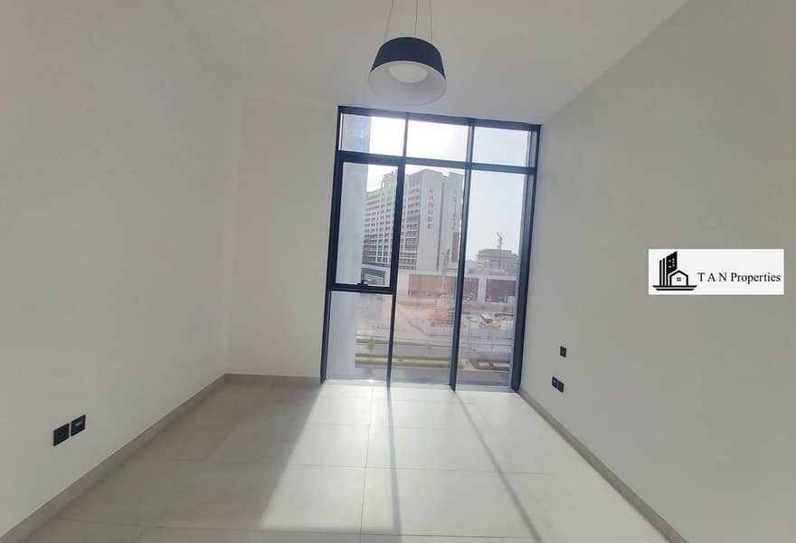 Stylish Interiors | Open Layout | Garden Nearby - Image 7