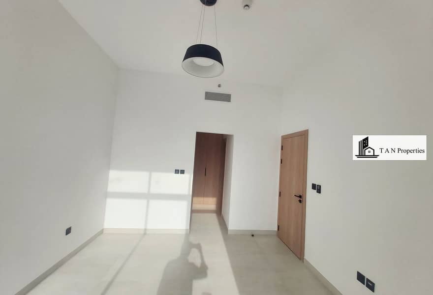 Stylish Interiors | Open Layout | Garden Nearby - Image 8