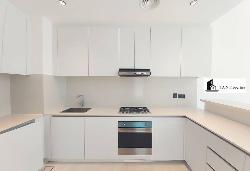 Stylish Interiors | Open Layout | Garden Nearby - Image 9