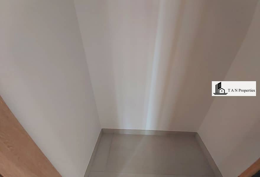 Stylish Interiors | Open Layout | Garden Nearby - Image 12