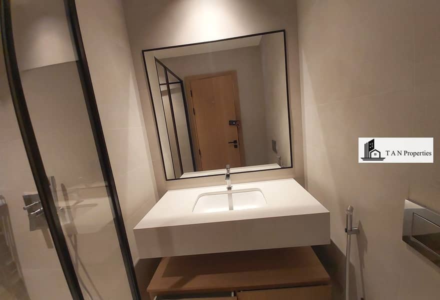 Stylish Interiors | Open Layout | Garden Nearby - Image 13