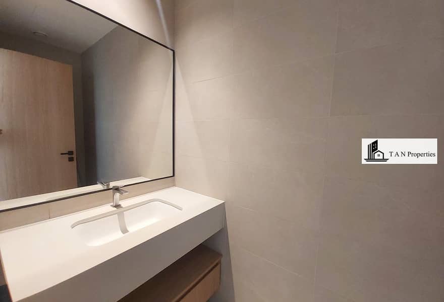 Stylish Interiors | Open Layout | Garden Nearby - Image 15