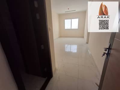 مکتب  للايجار في الجرف، عجمان - صورة واتساب بتاريخ 1447-02-25 في 17.48. 36_6ffb7016. jpg