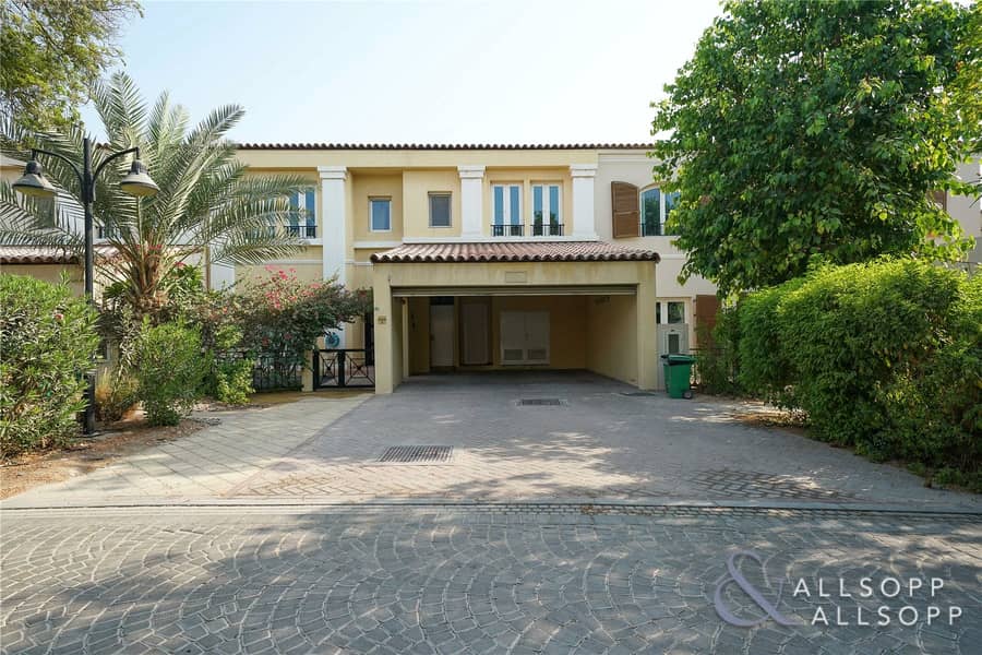 4 Bed Townhouse | Close to Gate and Pool 4 Bed Townhouse | Close to Gate and Pool