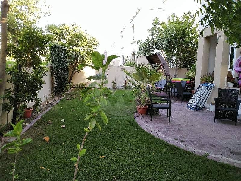 Well maintained villa in front of the park!!!