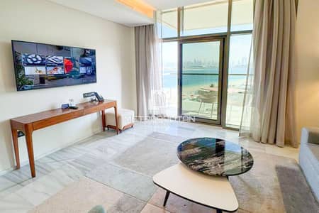 2 Bedroom Apartment for Sale in Palm Jumeirah, Dubai - Stunning Full Palm and Sea View | Prime Location