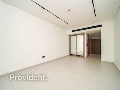 Studio for Rent in Business Bay, Dubai - Spacious Studio | Luxury Living | Canal View