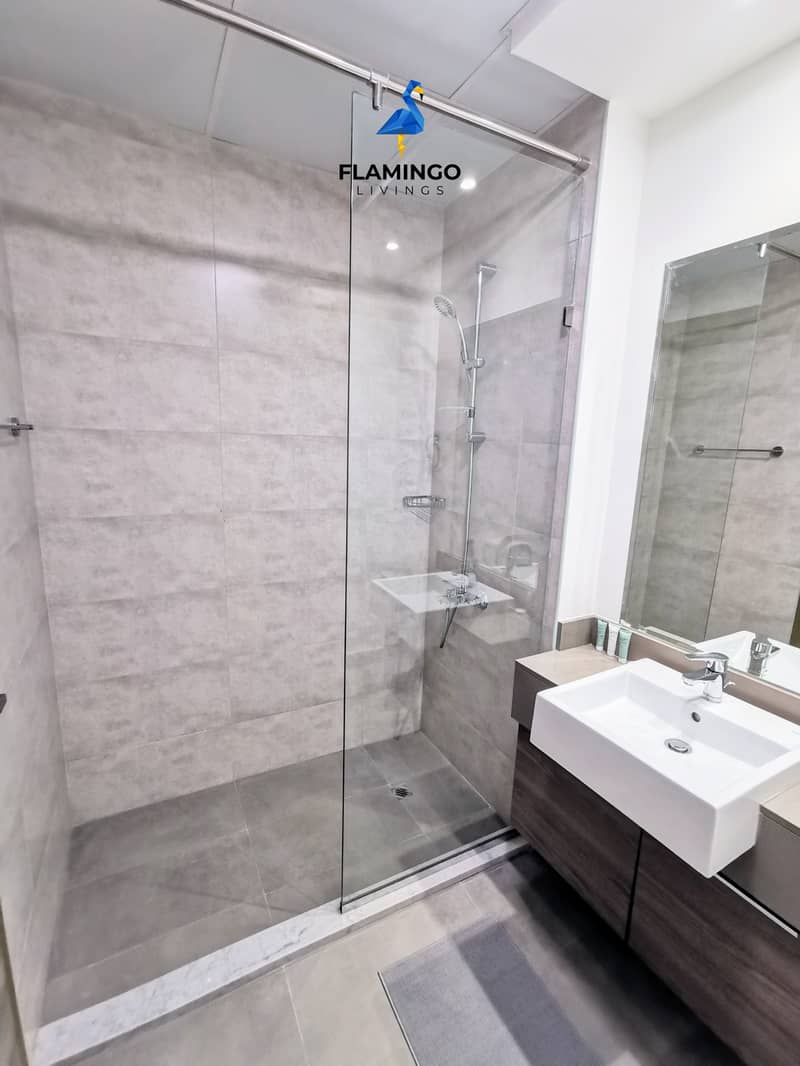 Stylish, Bright & Well-Connected - Prime Location - Image 11