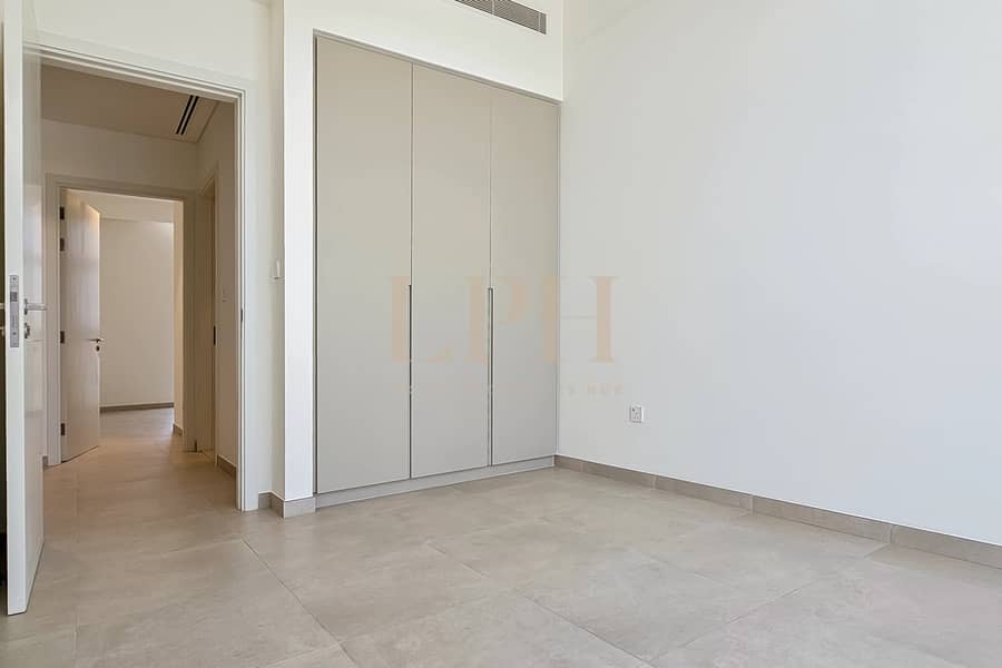 Park Facing | Premium Location | Perfect Price - Image 7