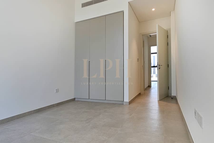 Park Facing | Premium Location | Perfect Price - Image 8