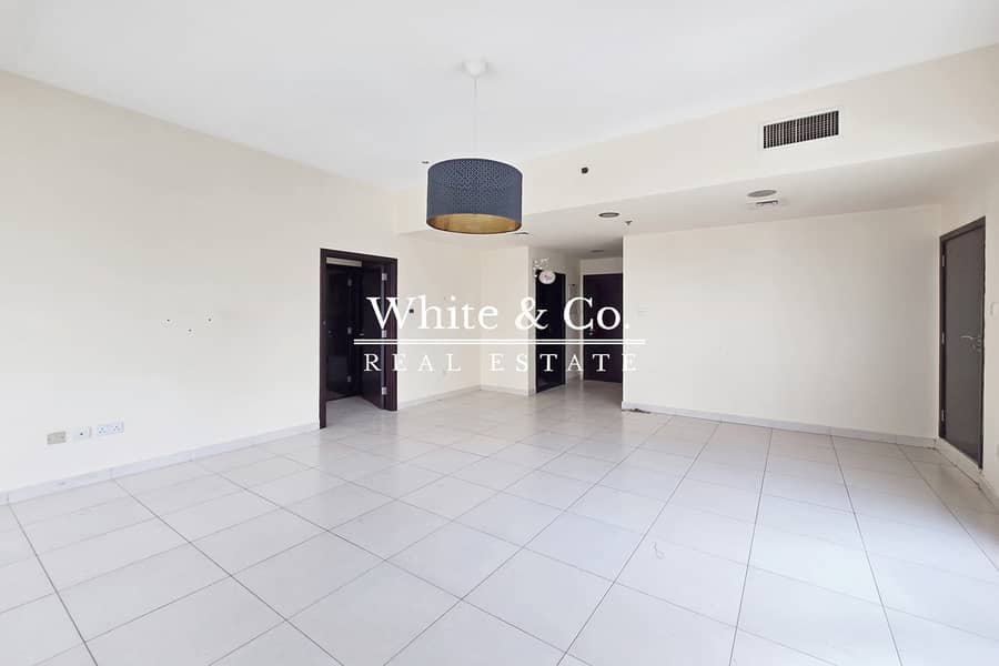 Unfurnished Unit | Mid Floor | Upgraded