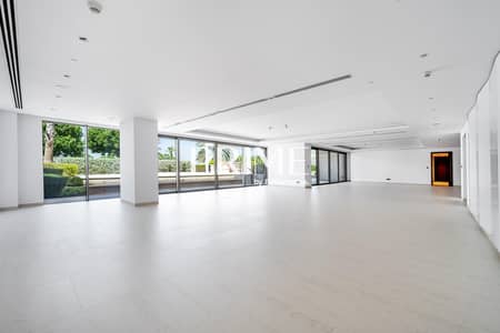 3 Bedroom Flat for Sale in Palm Jumeirah, Dubai - Private Pool | Vacant | Multiple Options