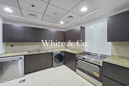 2 Bedroom Apartment for Sale in Palm Jumeirah, Dubai - Vacant | Sea + Sunset View | Huge Balcony