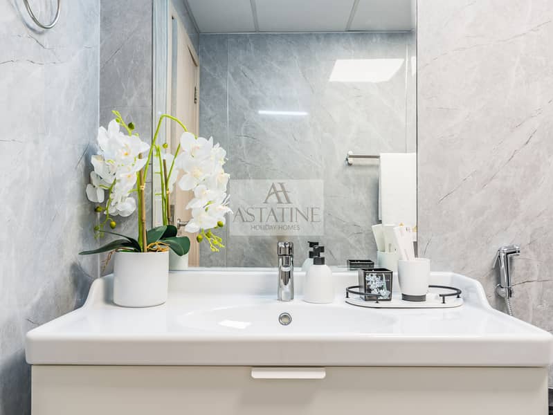 Spacious 1BR-Walk to Dubai Mall & Khalifa-Downtown !! end of summer offer !! - Image 9