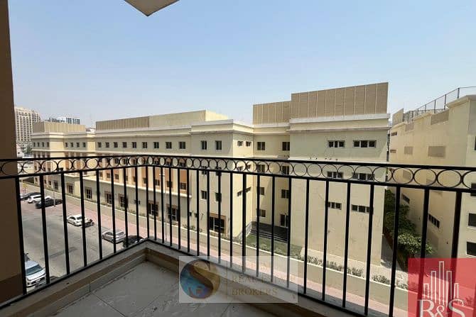 2 may-residence-f9172ce7cf11-3774677_lg. jpg