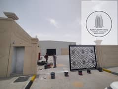 مستودع مع حوطه مع محلات مع مكاتب مساحه 25000 قدم