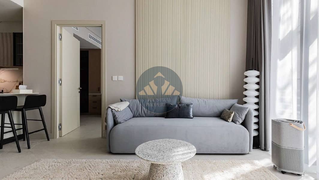 5 living room -2. jpg