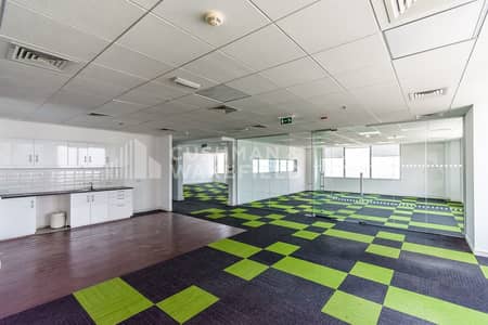 Office for Rent in Dubai Internet City, Dubai - Well Fitted | Chiller Free | Sea Views