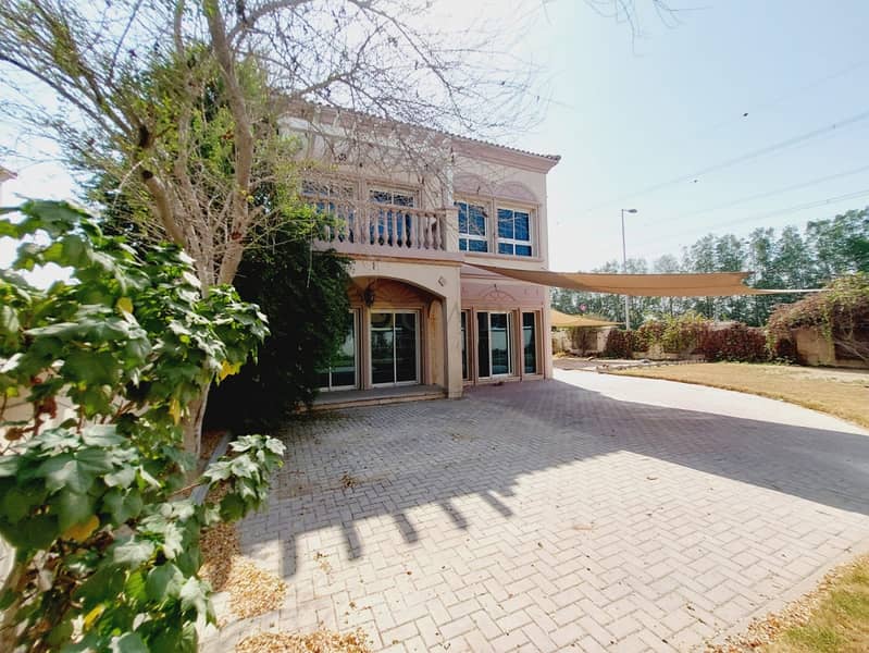 Corner | Next To Park | Private | Sunny and Bright