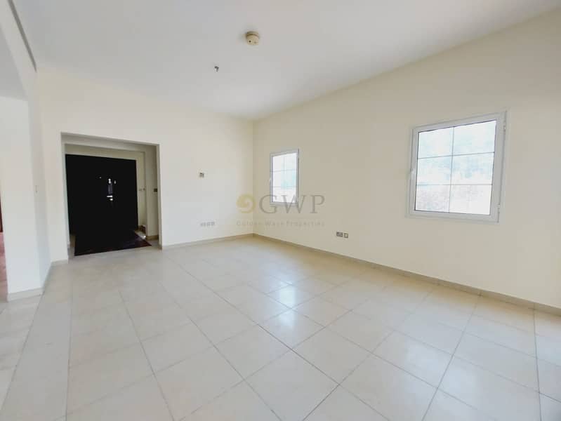 Corner | Next To Park | Private | Sunny and Bright