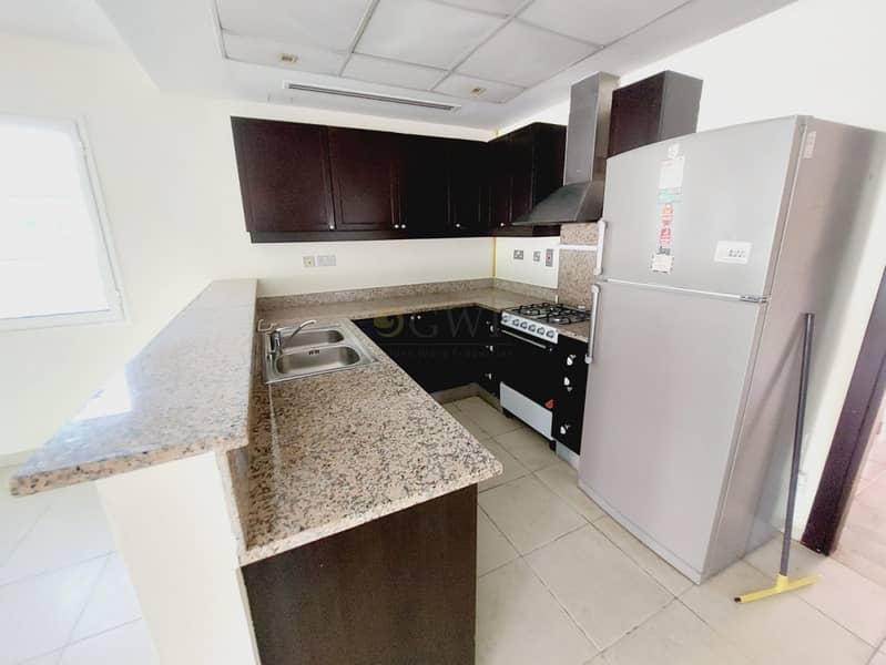 Corner | Next To Park | Private | Sunny and Bright - Image 7