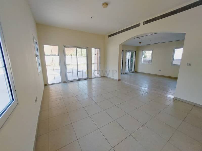 Corner | Next To Park | Private | Sunny and Bright - Image 14