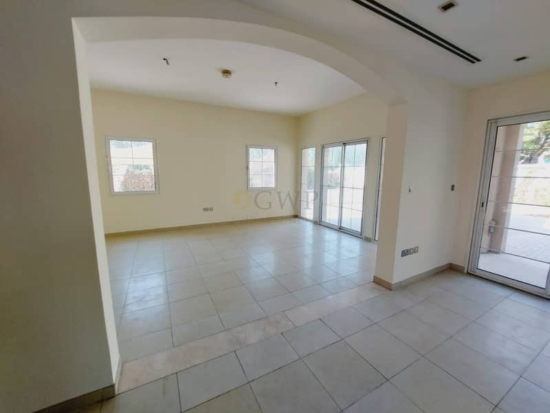 Corner | Next To Park | Private | Sunny and Bright - Image 15