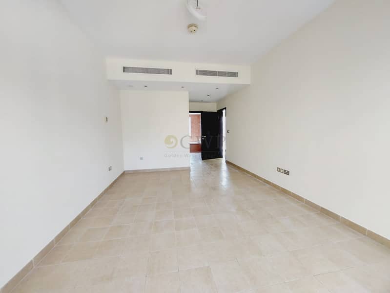 Corner | Next To Park | Private | Sunny and Bright - Image 16