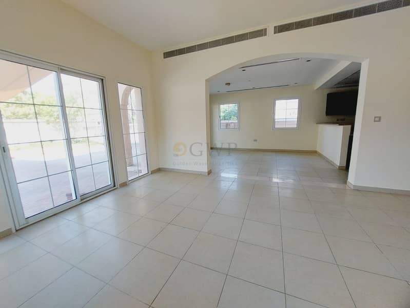 Corner | Next To Park | Private | Sunny and Bright - Image 18