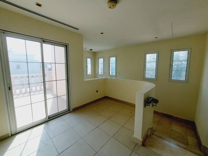 Corner | Next To Park | Private | Sunny and Bright - Image 20