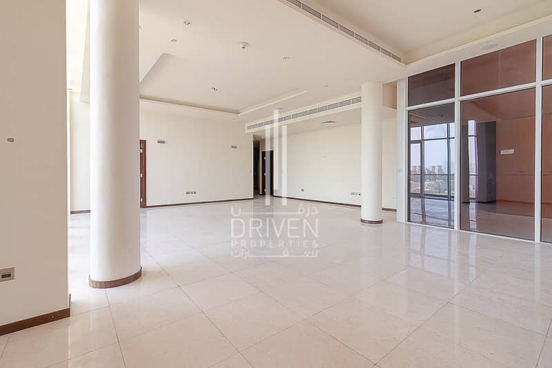 Vacant 4 Bedroom Penthouse with Sea View