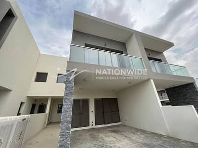 2 Bedroom Townhouse for Rent in Yas Island, Abu Dhabi - Upcoming | Alluring 2BR| Single Row| Cozy Living