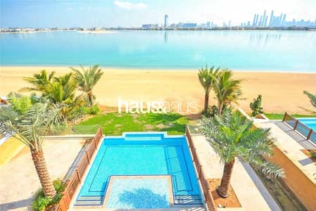 5 Bedroom Villa for Sale in Palm Jumeirah, Dubai - Renovate and Flip | Beachfront | Palm View