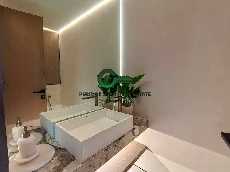 12 03dbb33abbce4cb3a7ad16eb84ea9368-. jpg